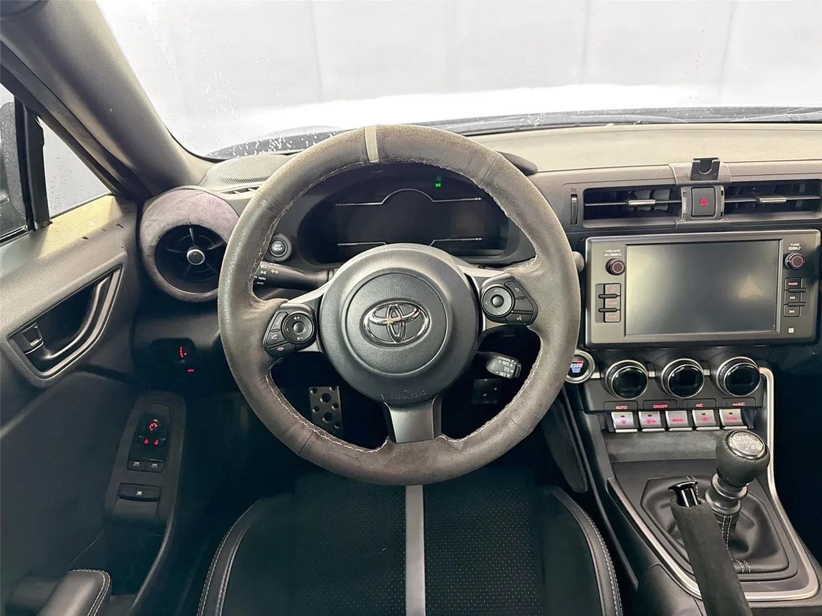 2023 Toyota GR86 Premium thumbnail 31