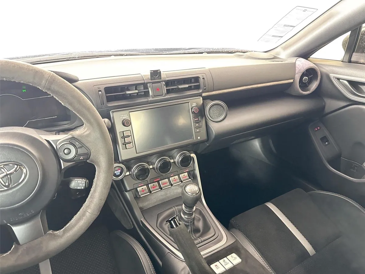 2023 Toyota GR86 Premium thumbnail 32