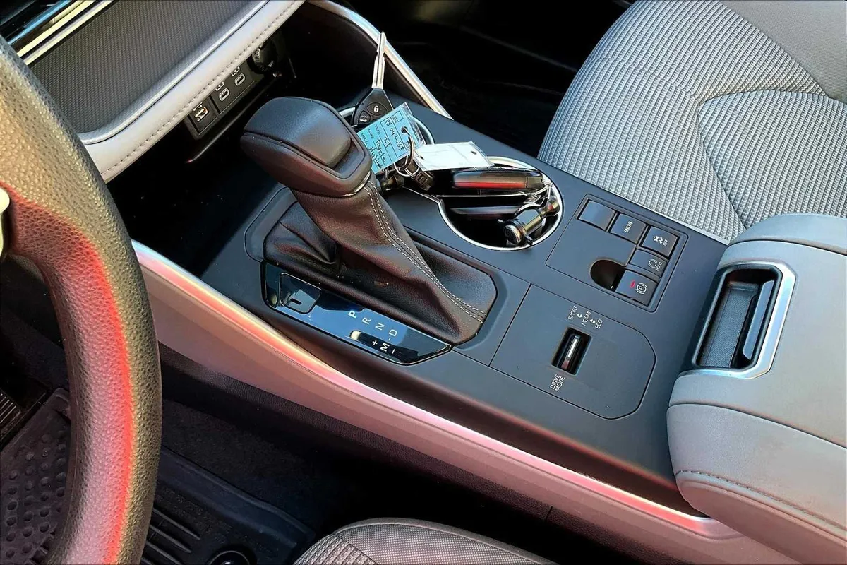 2023 Toyota Highlander L thumbnail 14
