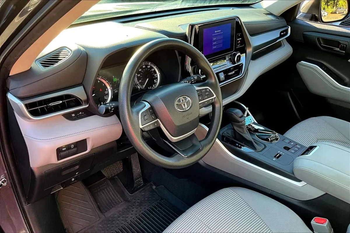 2023 Toyota Highlander L thumbnail 15