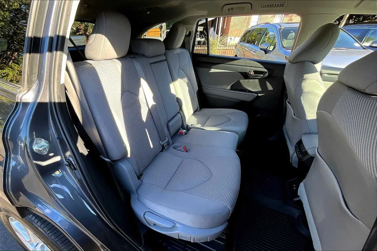 2023 Toyota Highlander L thumbnail 17