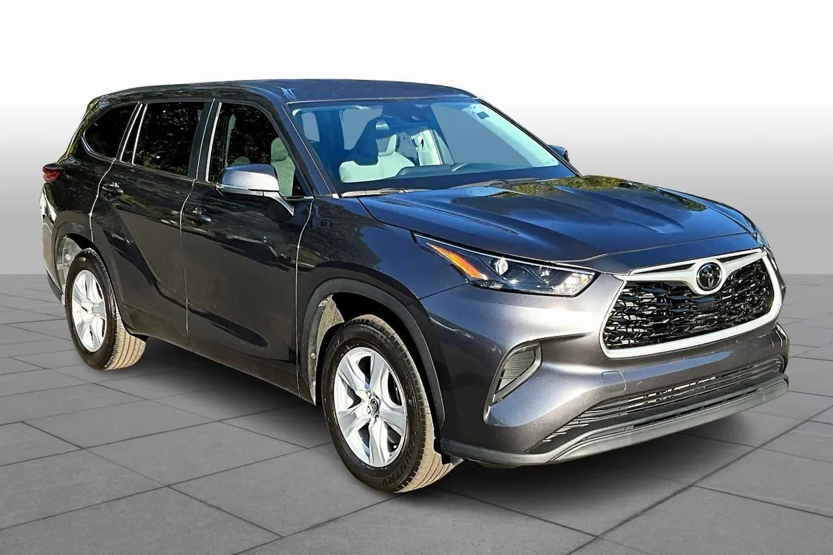 2023 Toyota Highlander L thumbnail 2