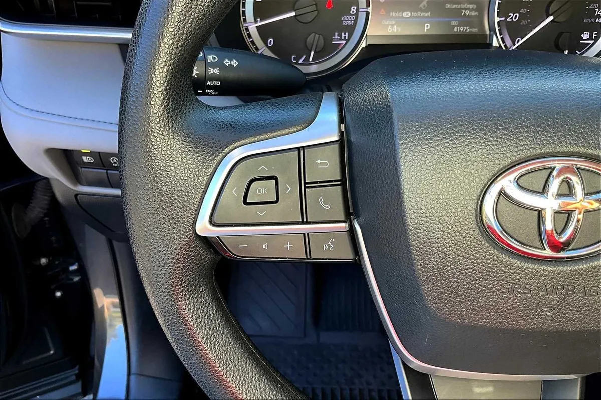2023 Toyota Highlander L thumbnail 21