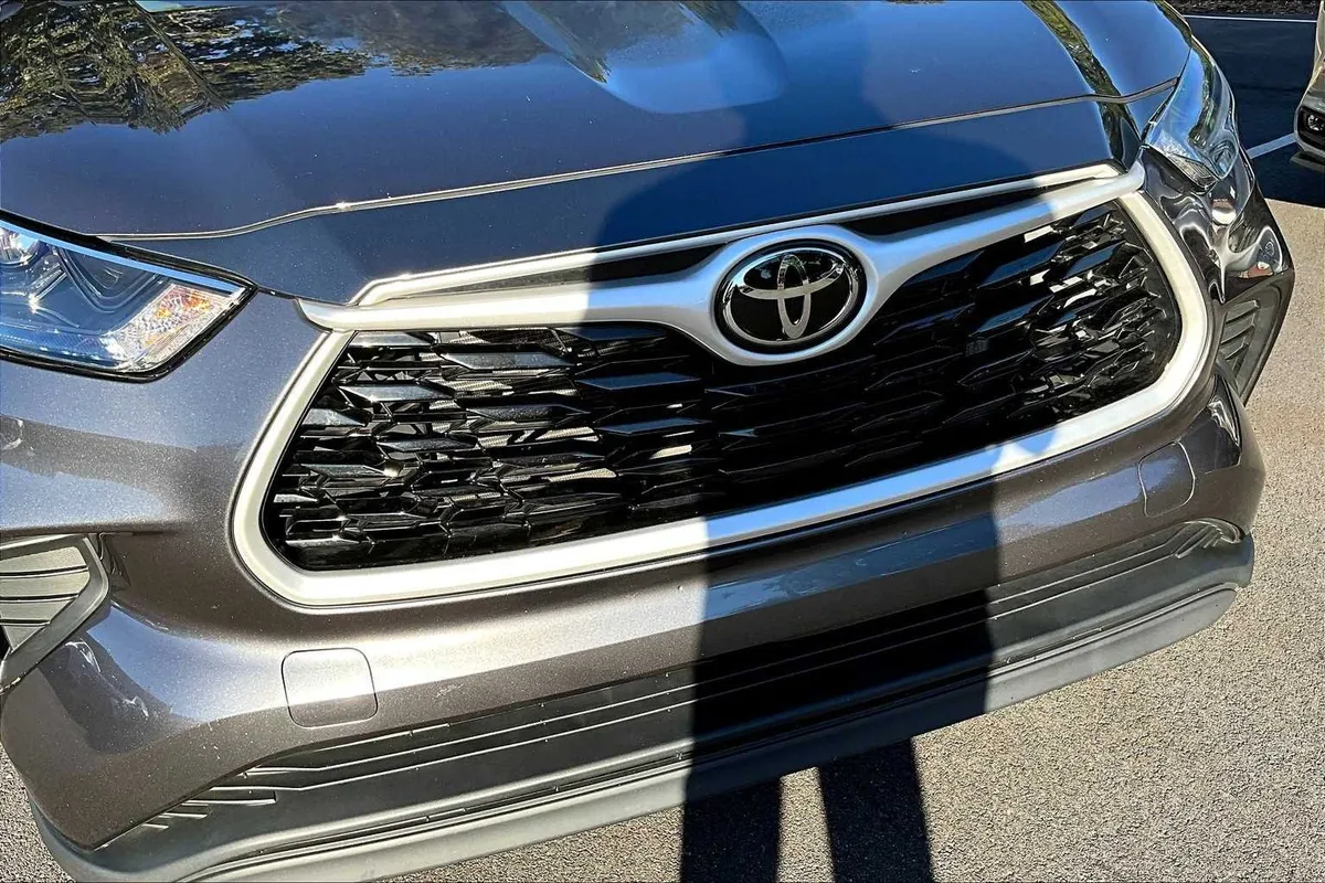 2023 Toyota Highlander L thumbnail 27