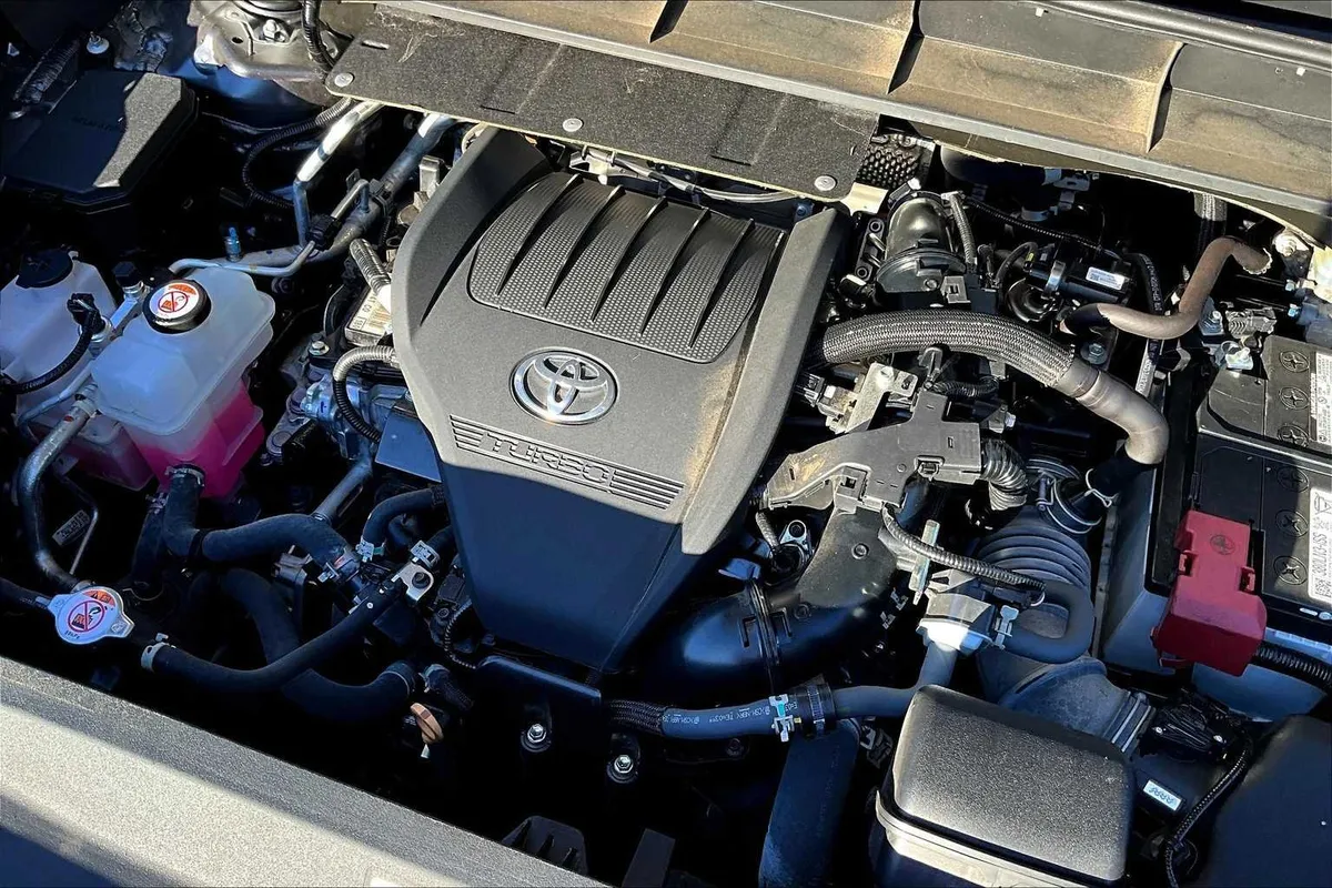 2023 Toyota Highlander L thumbnail 29