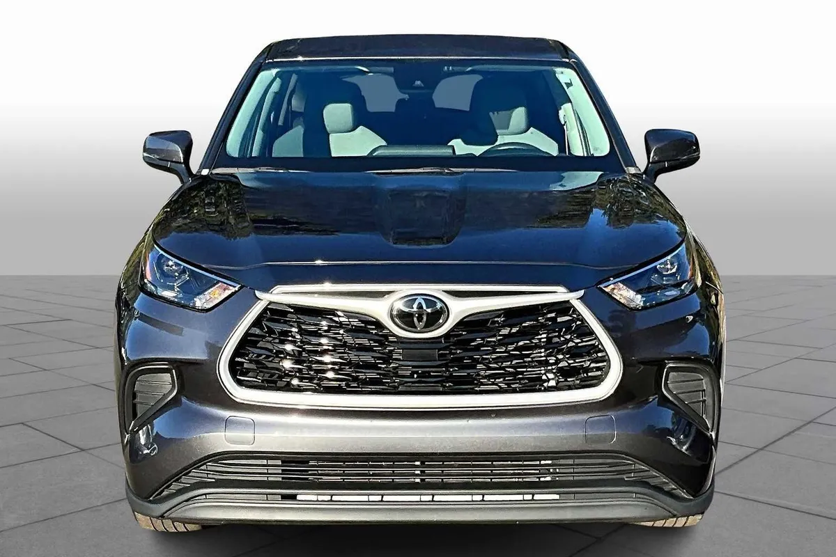 2023 Toyota Highlander L thumbnail 3