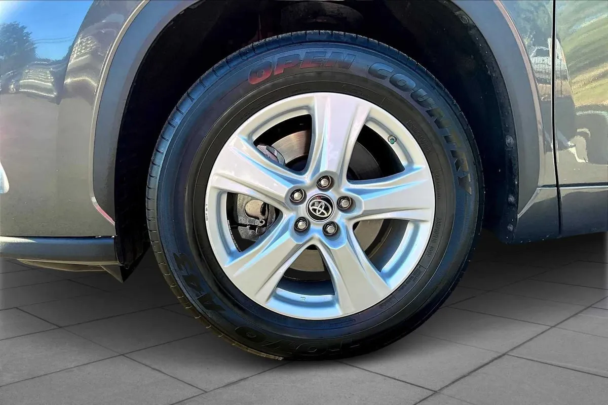 2023 Toyota Highlander L thumbnail 9