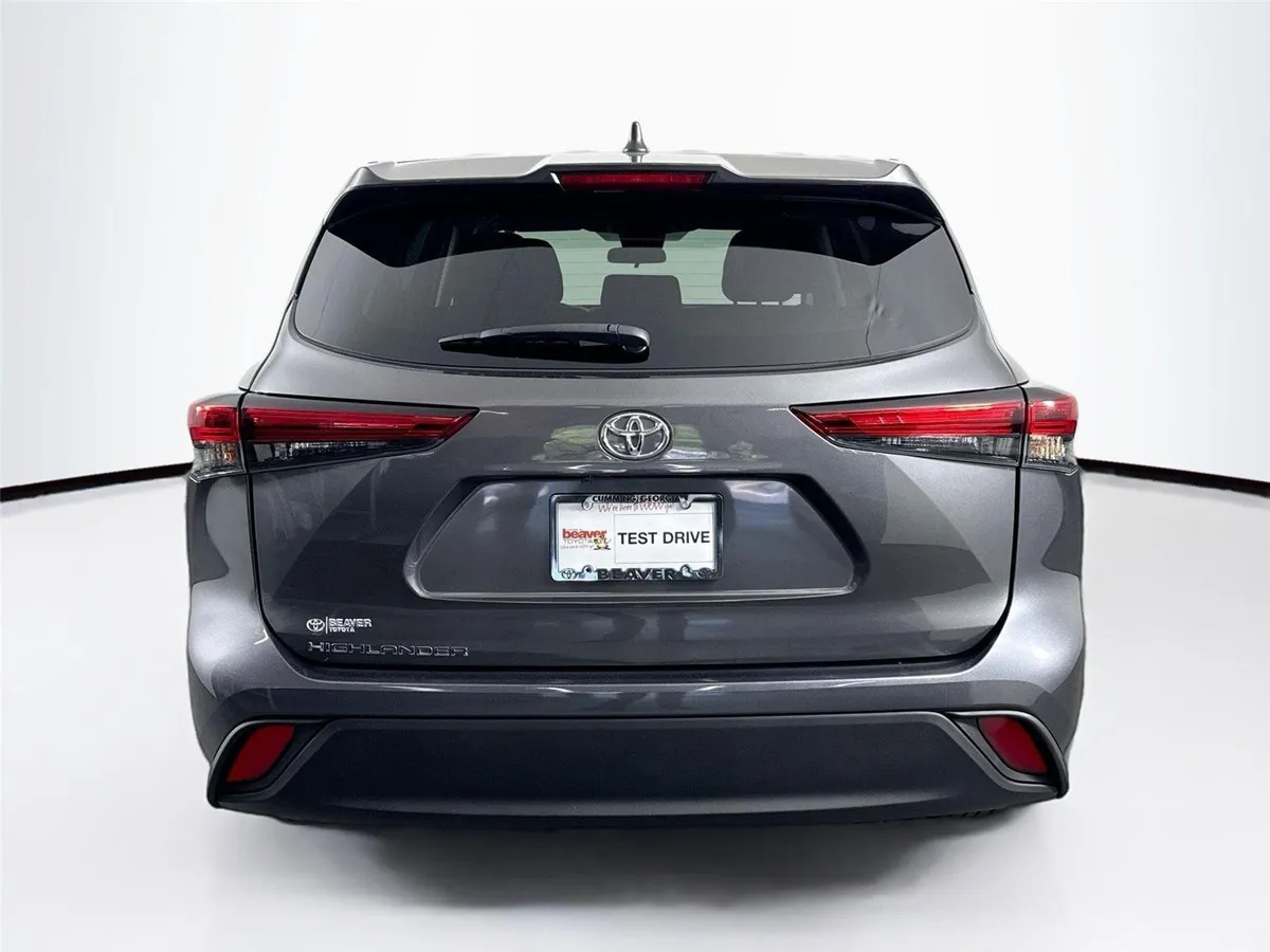 2023 Toyota Highlander L thumbnail 10