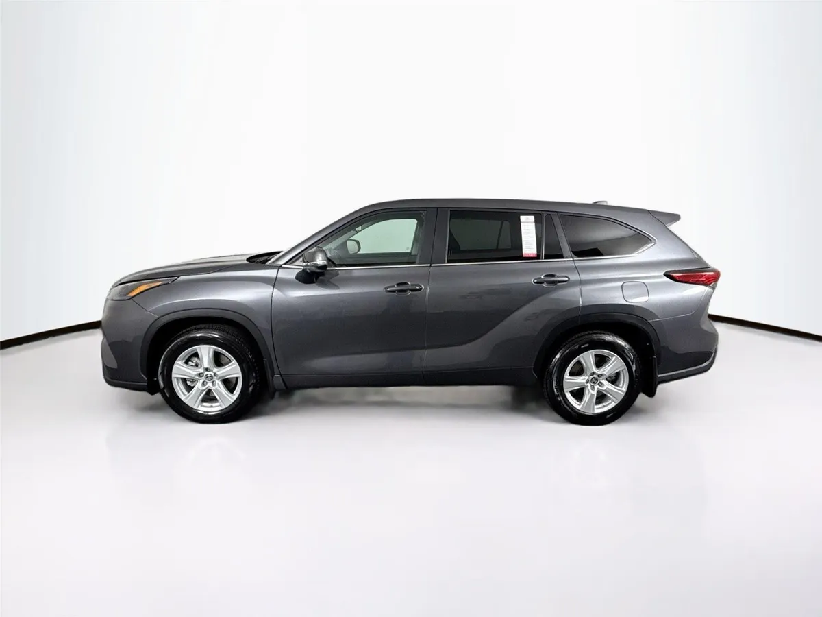 2023 Toyota Highlander L thumbnail 12
