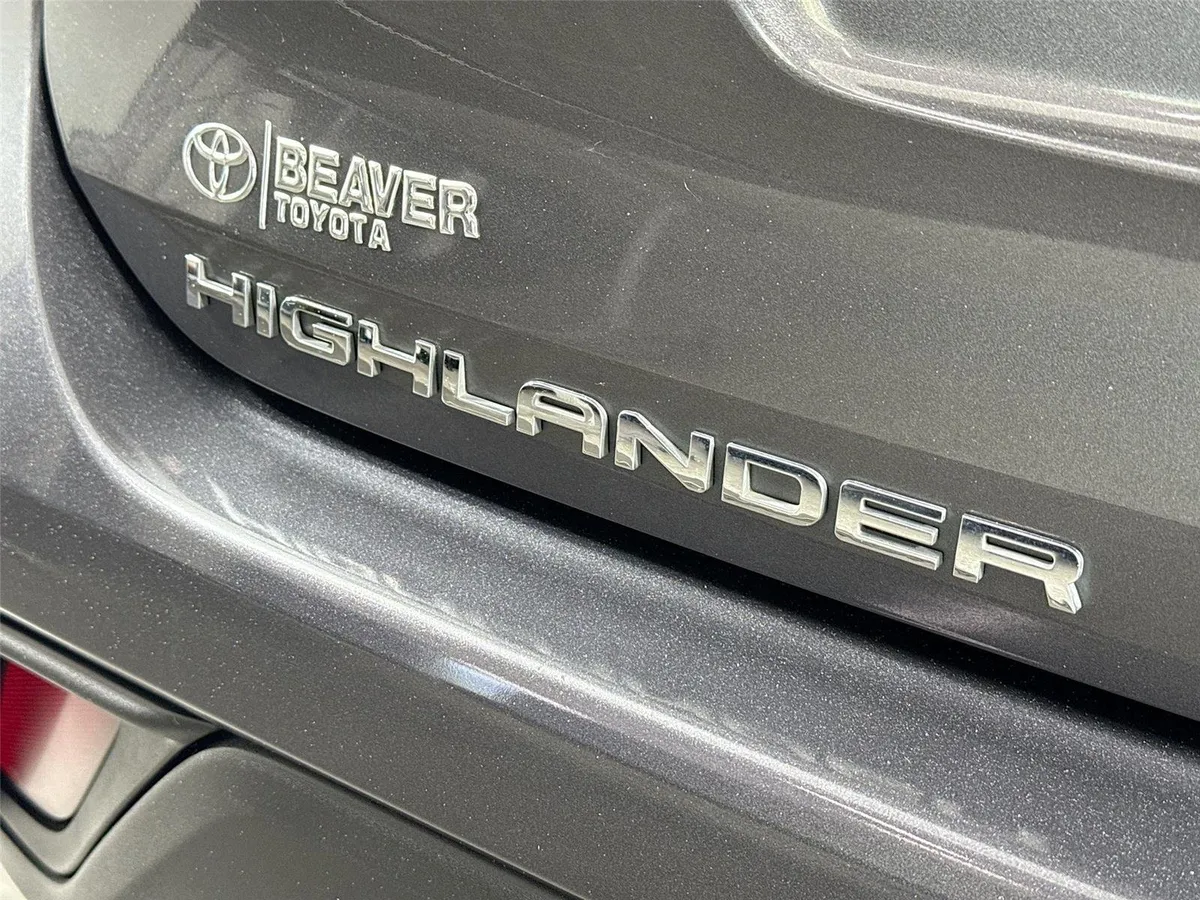 2023 Toyota Highlander L thumbnail 13
