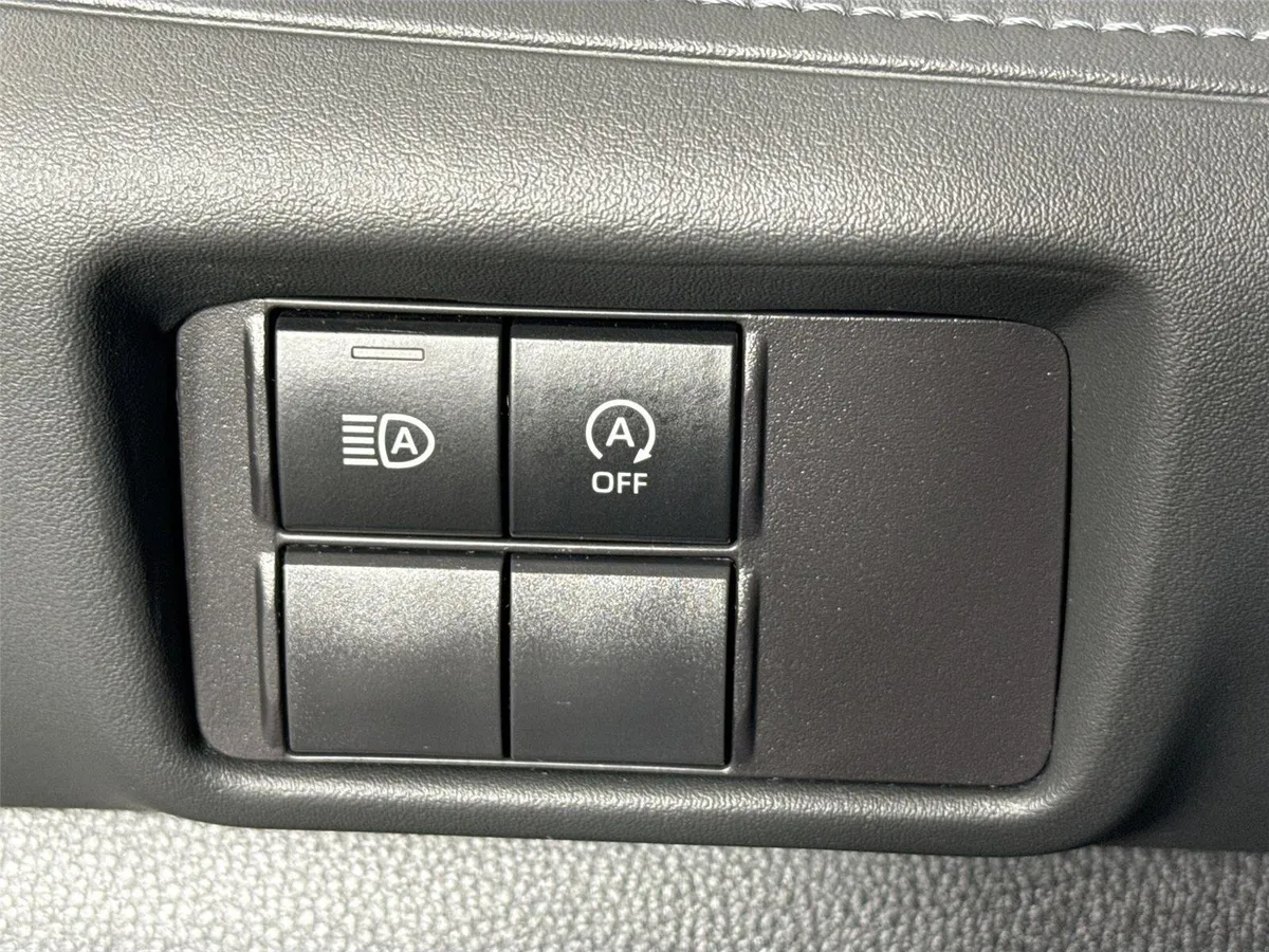 2023 Toyota Highlander L thumbnail 14