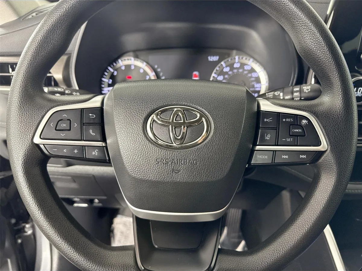 2023 Toyota Highlander L thumbnail 15