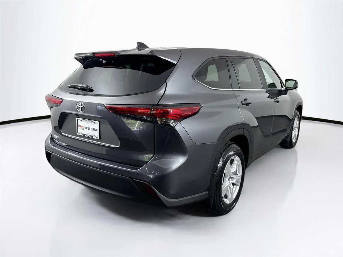 2023 Toyota Highlander L thumbnail 2