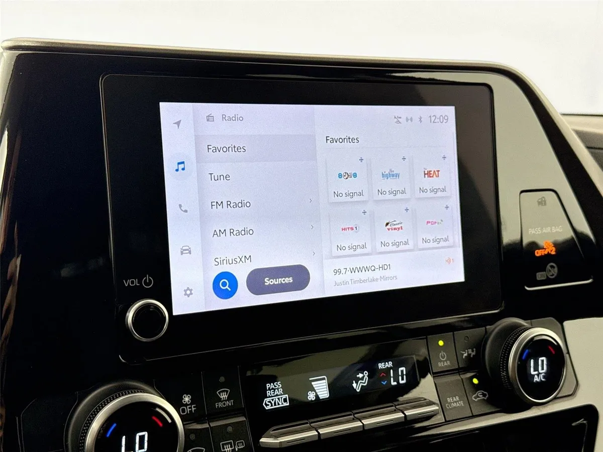 2023 Toyota Highlander L thumbnail 21