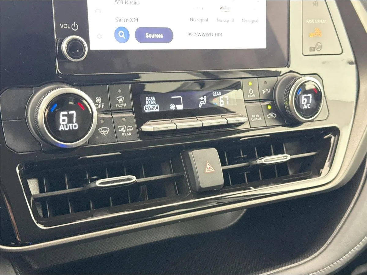 2023 Toyota Highlander L thumbnail 23