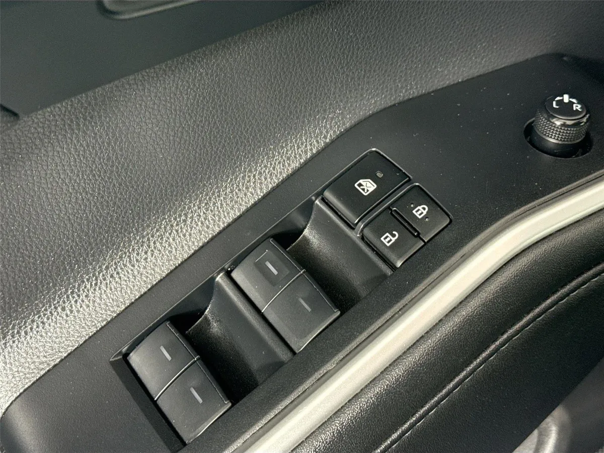 2023 Toyota Highlander L thumbnail 25