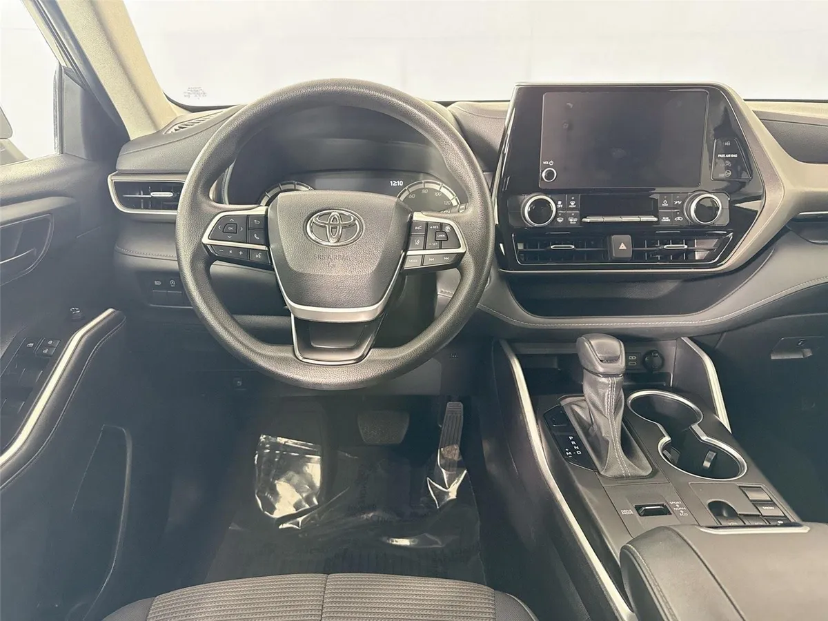 2023 Toyota Highlander L thumbnail 28