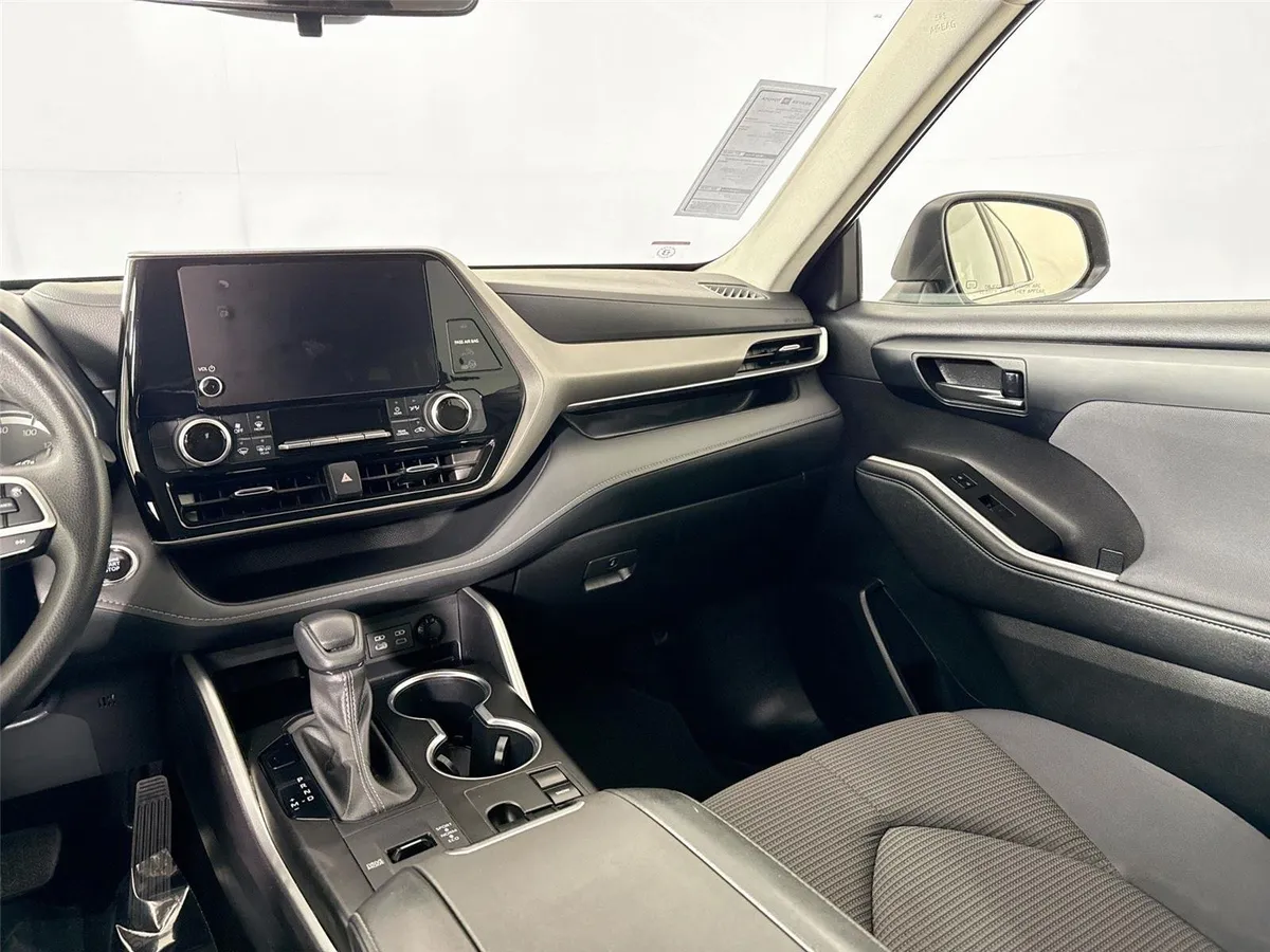 2023 Toyota Highlander L thumbnail 29