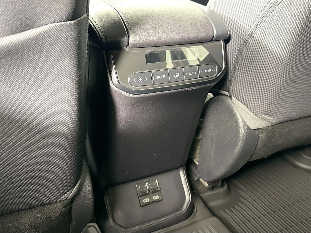 2023 Toyota Highlander L thumbnail 31
