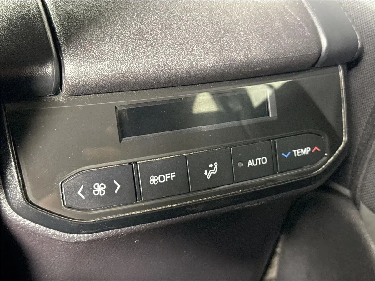 2023 Toyota Highlander L thumbnail 32
