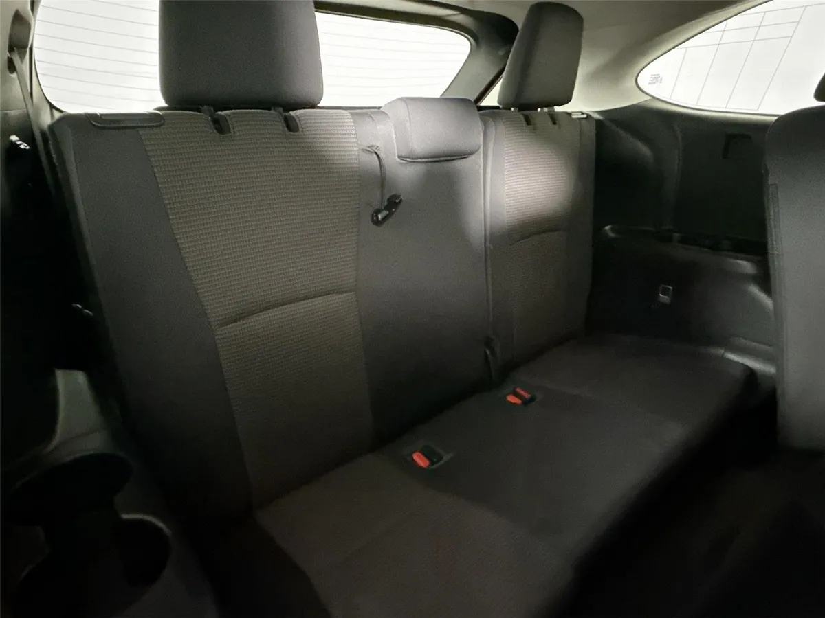 2023 Toyota Highlander L thumbnail 35