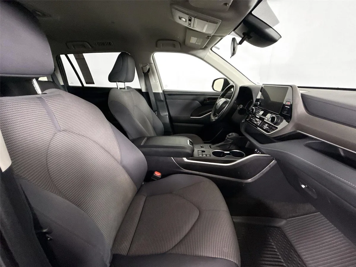 2023 Toyota Highlander L thumbnail 37