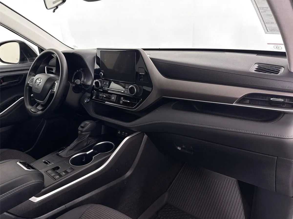 2023 Toyota Highlander L thumbnail 38