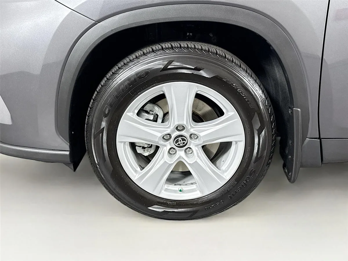 2023 Toyota Highlander L thumbnail 40
