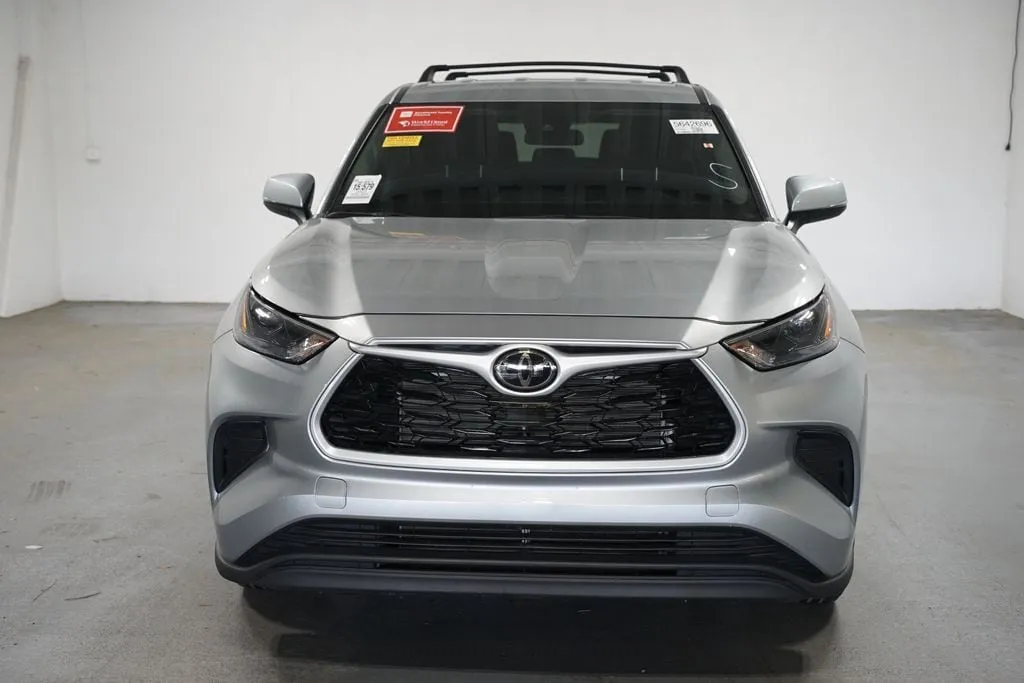 2023 Toyota Highlander L thumbnail 2