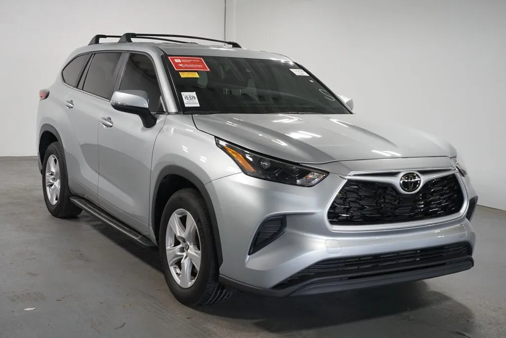 2023 Toyota Highlander L thumbnail 3