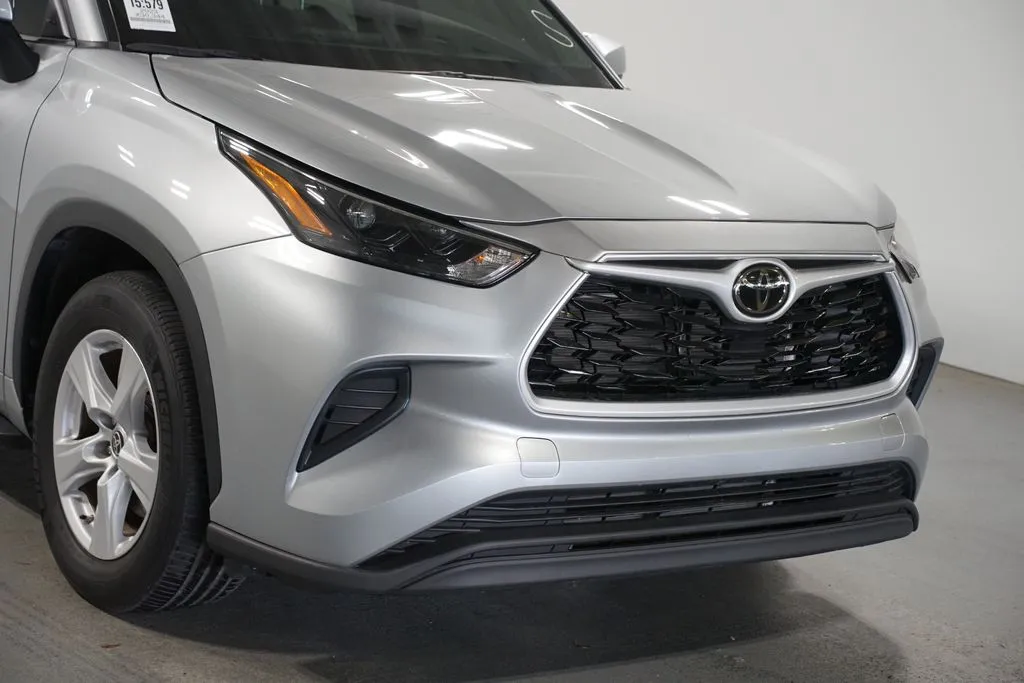 2023 Toyota Highlander L thumbnail 4