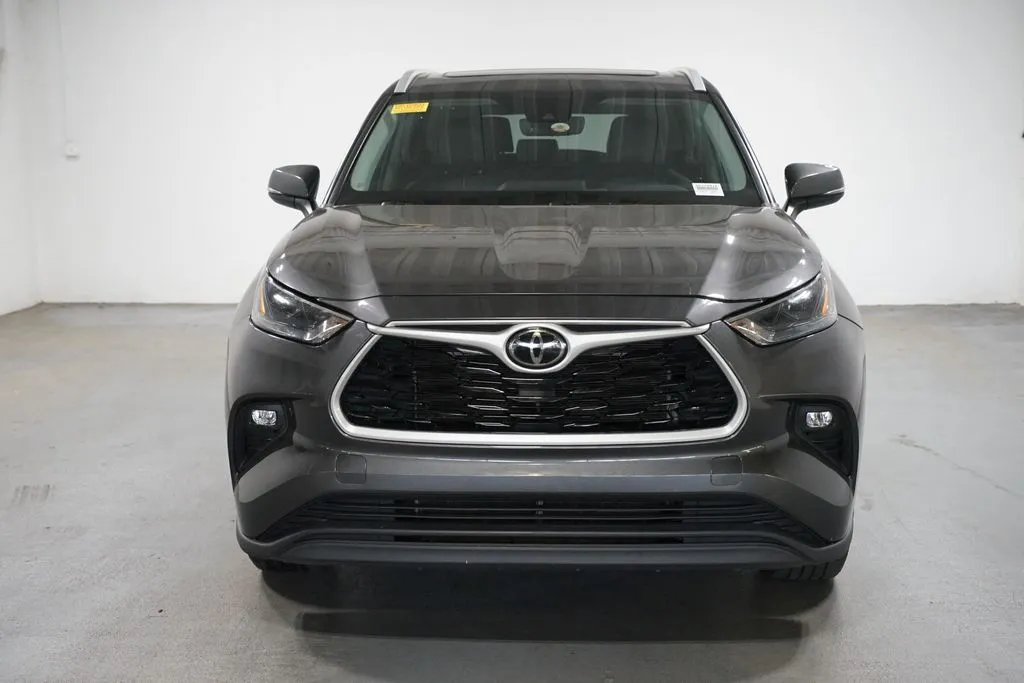 2023 Toyota Highlander L thumbnail 2