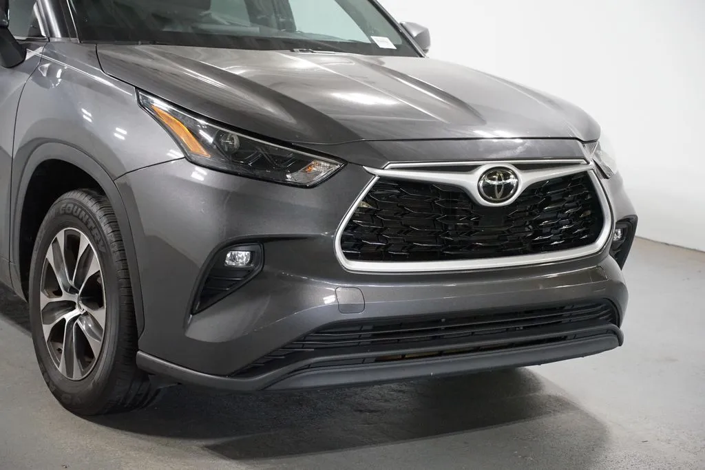 2023 Toyota Highlander L thumbnail 4