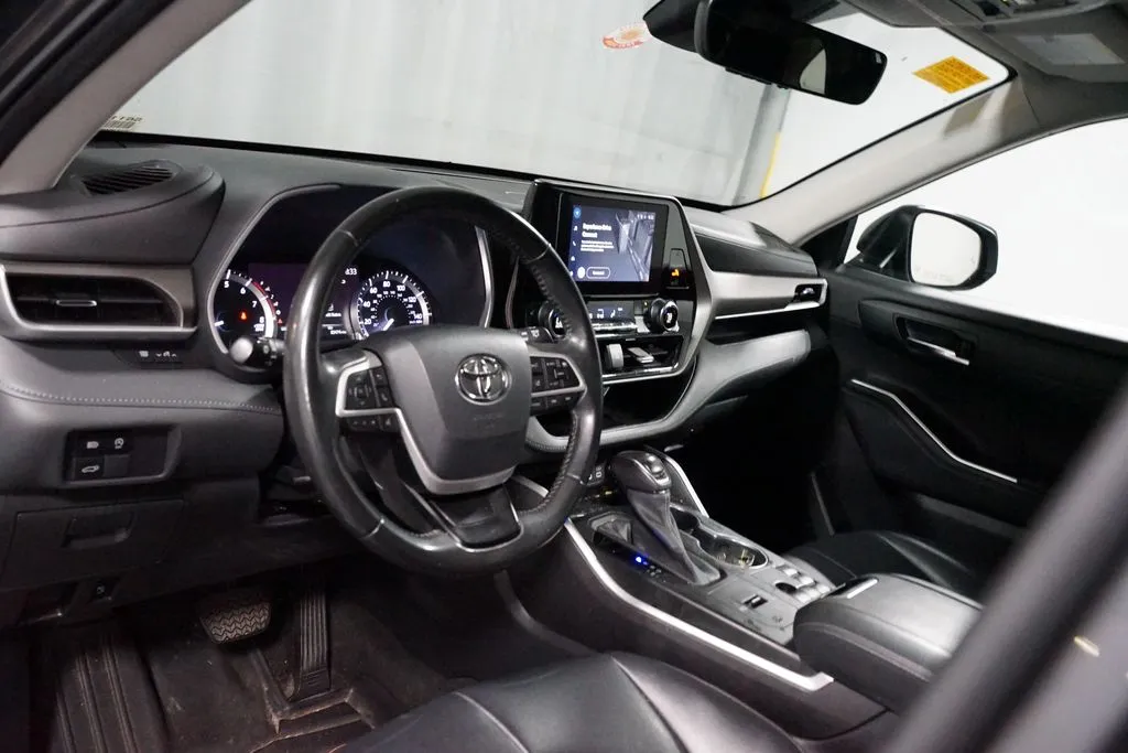 2023 Toyota Highlander L thumbnail 7
