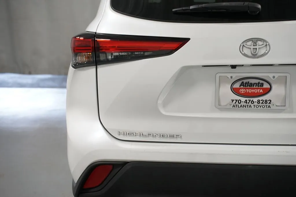 2023 Toyota Highlander L thumbnail 10