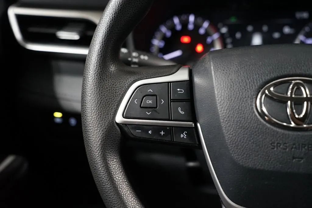2023 Toyota Highlander L thumbnail 15