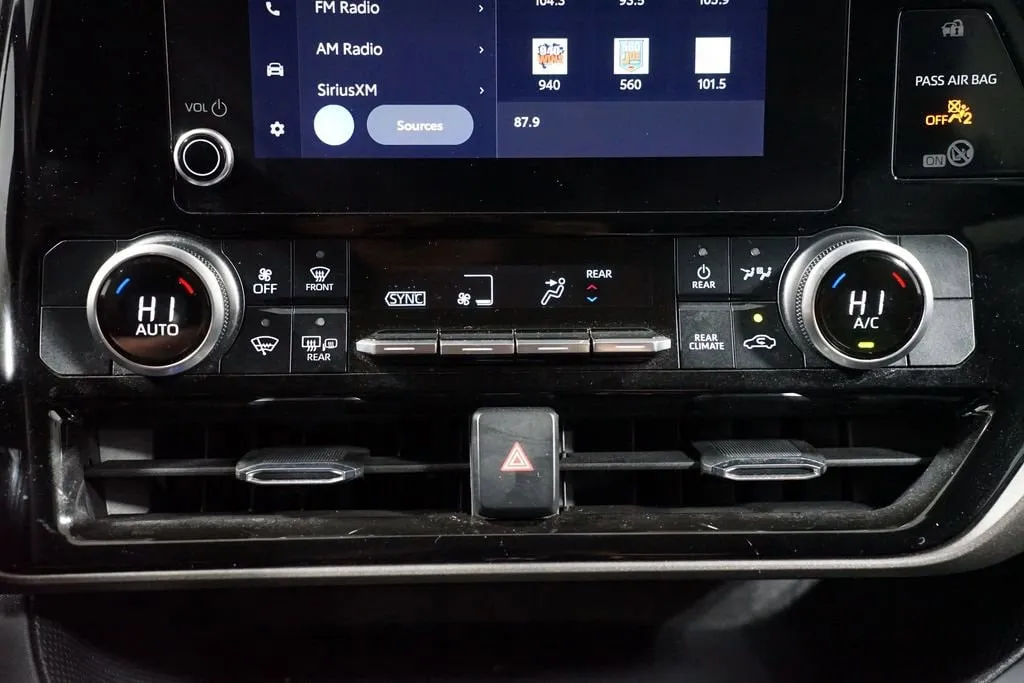 2023 Toyota Highlander L thumbnail 21