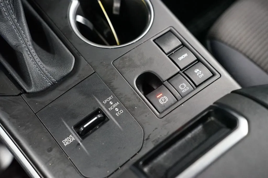 2023 Toyota Highlander L thumbnail 24