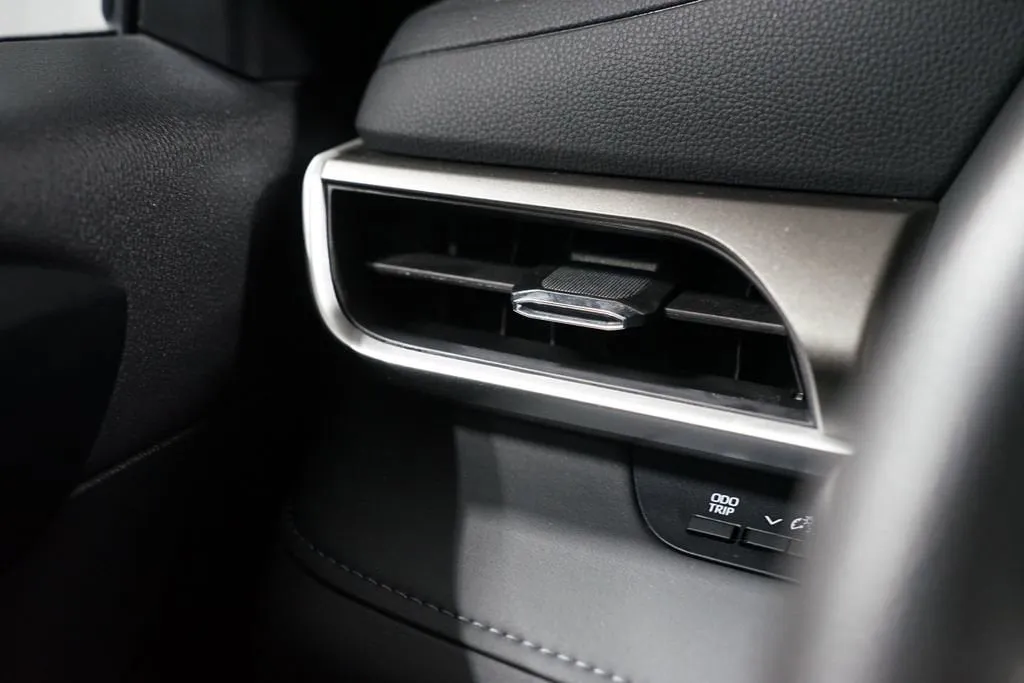 2023 Toyota Highlander L thumbnail 25