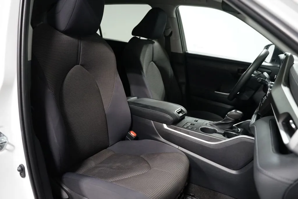 2023 Toyota Highlander L thumbnail 27