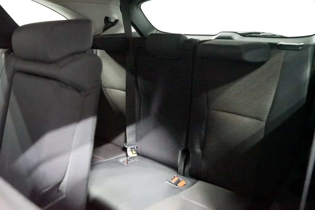 2023 Toyota Highlander L thumbnail 29
