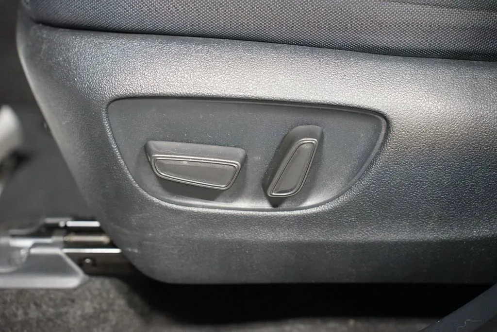 2023 Toyota Highlander L thumbnail 33