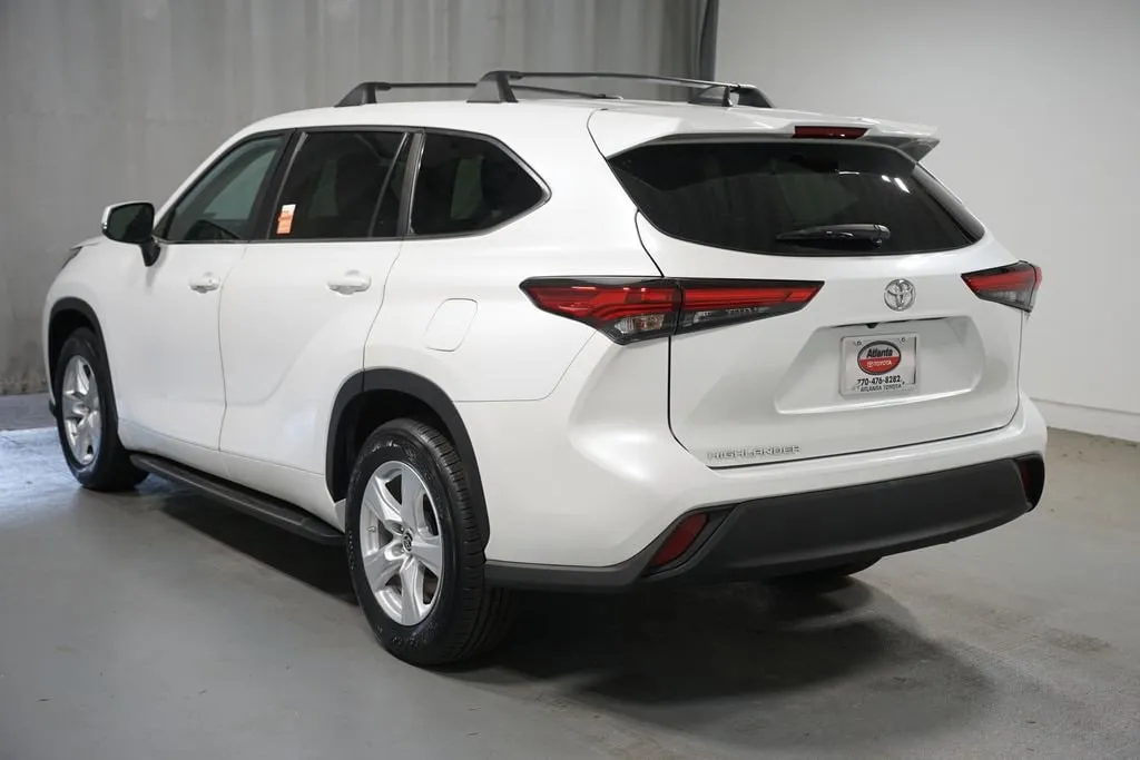 2023 Toyota Highlander L thumbnail 6