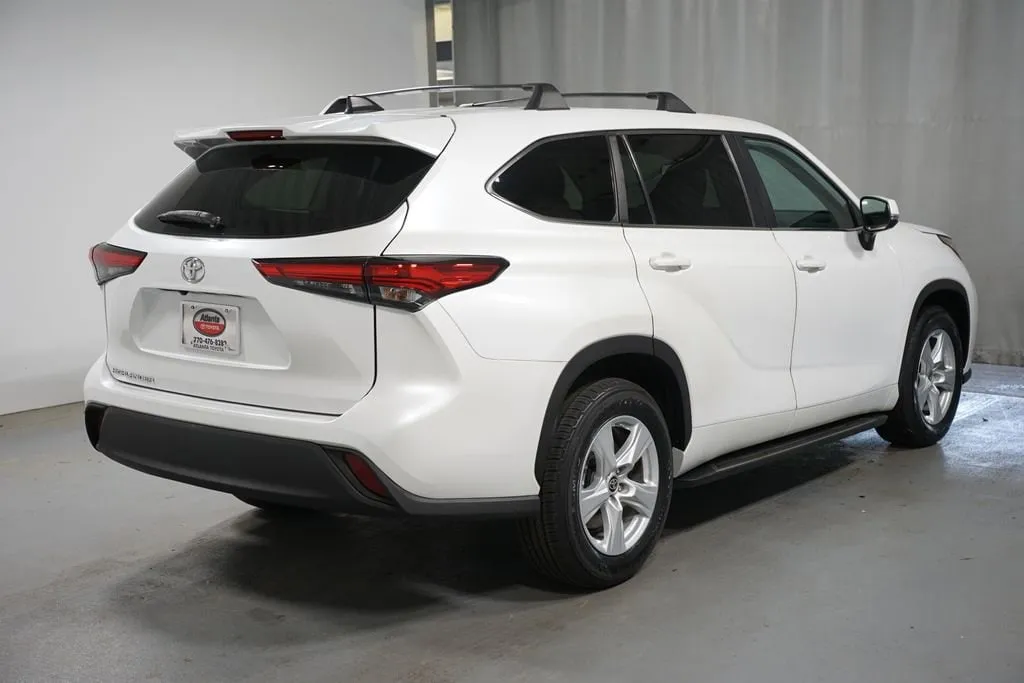2023 Toyota Highlander L thumbnail 8