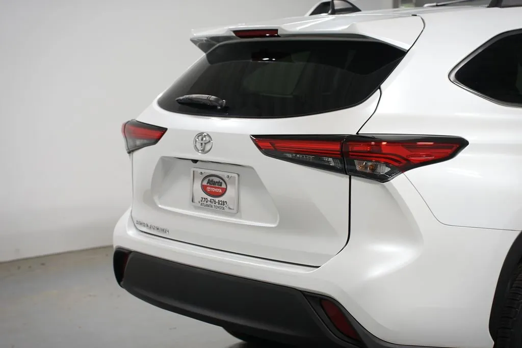 2023 Toyota Highlander L thumbnail 9