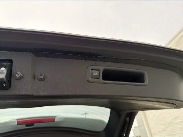 2023 Toyota Highlander LE thumbnail 16