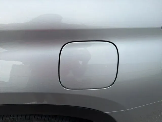 2023 Toyota Highlander LE thumbnail 17