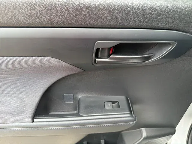 2023 Toyota Highlander LE thumbnail 20