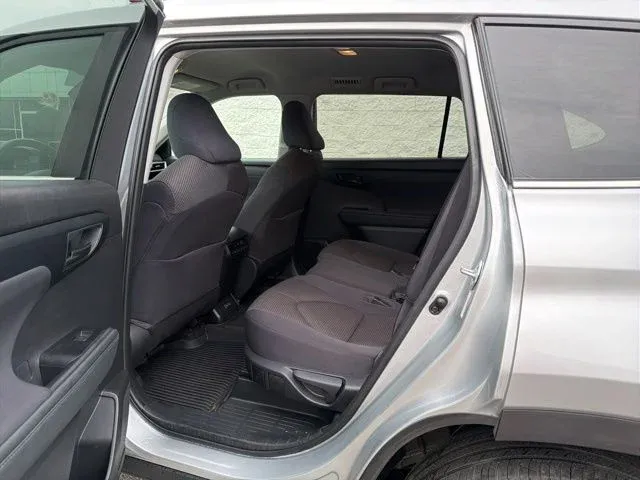 2023 Toyota Highlander LE thumbnail 21
