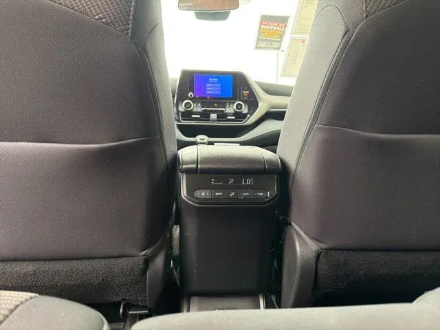 2023 Toyota Highlander LE thumbnail 24